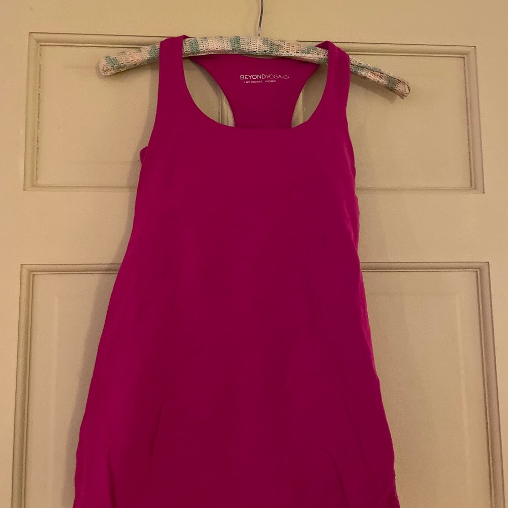 Beyond Yoga Racer Back Tank (M) - Pink